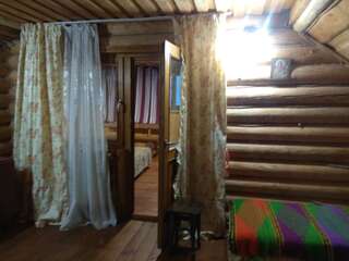 Гостевой дом Домик в Горах Bukovets Трехместный номер с балконом-1